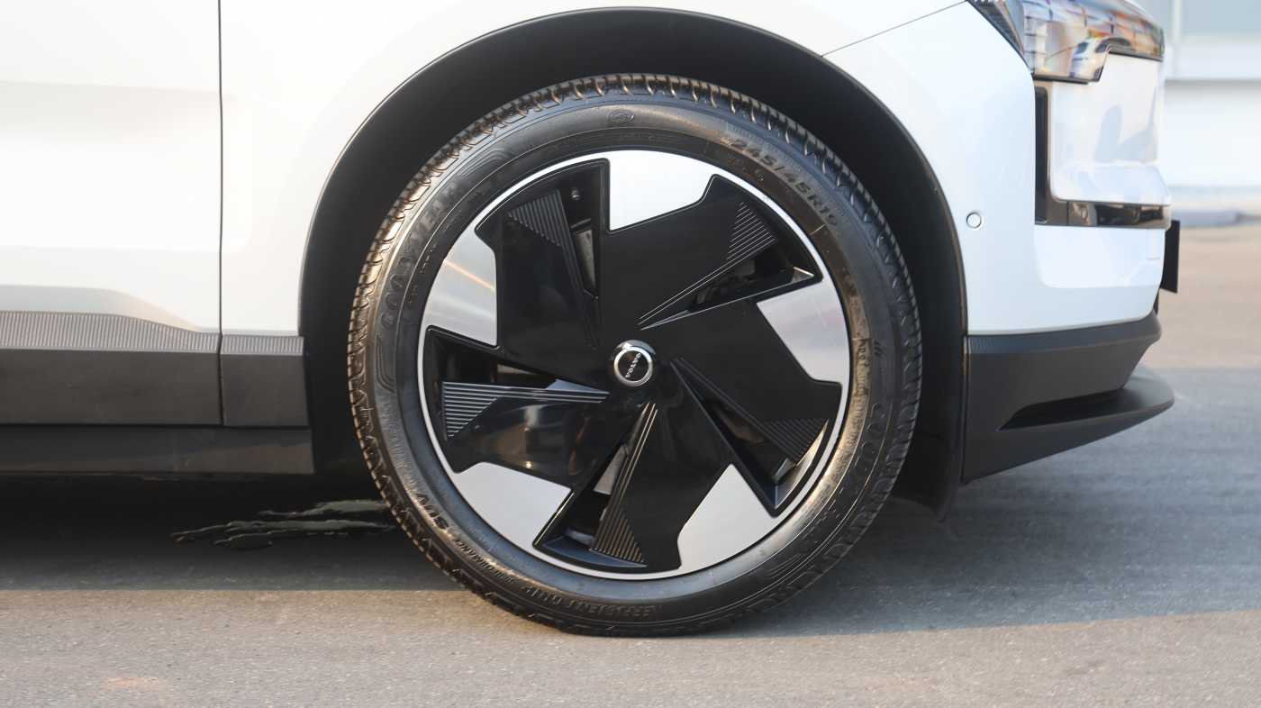 Volvo  Ultra - Twin Motor Performance