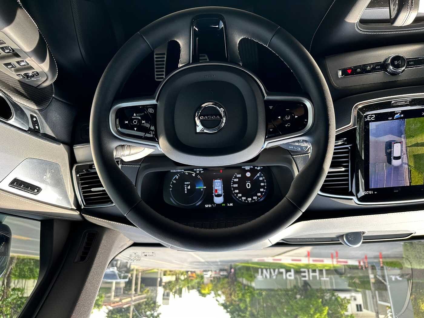 Volvo  Recharge R-Design, T8 AWD plug-in hybrid, 7 เบาะที่นั่ง