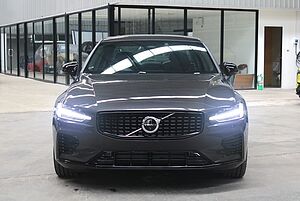 Volvo  Recharge Ultimate, T8 AWD plug-in hybrid, ไฟฟ้า/เบนซิน, Dark