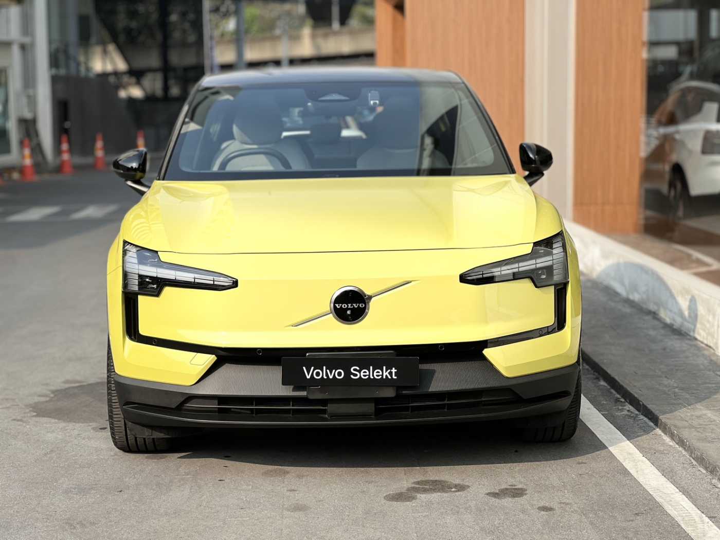 Volvo Ultra - Twin Motor Performance