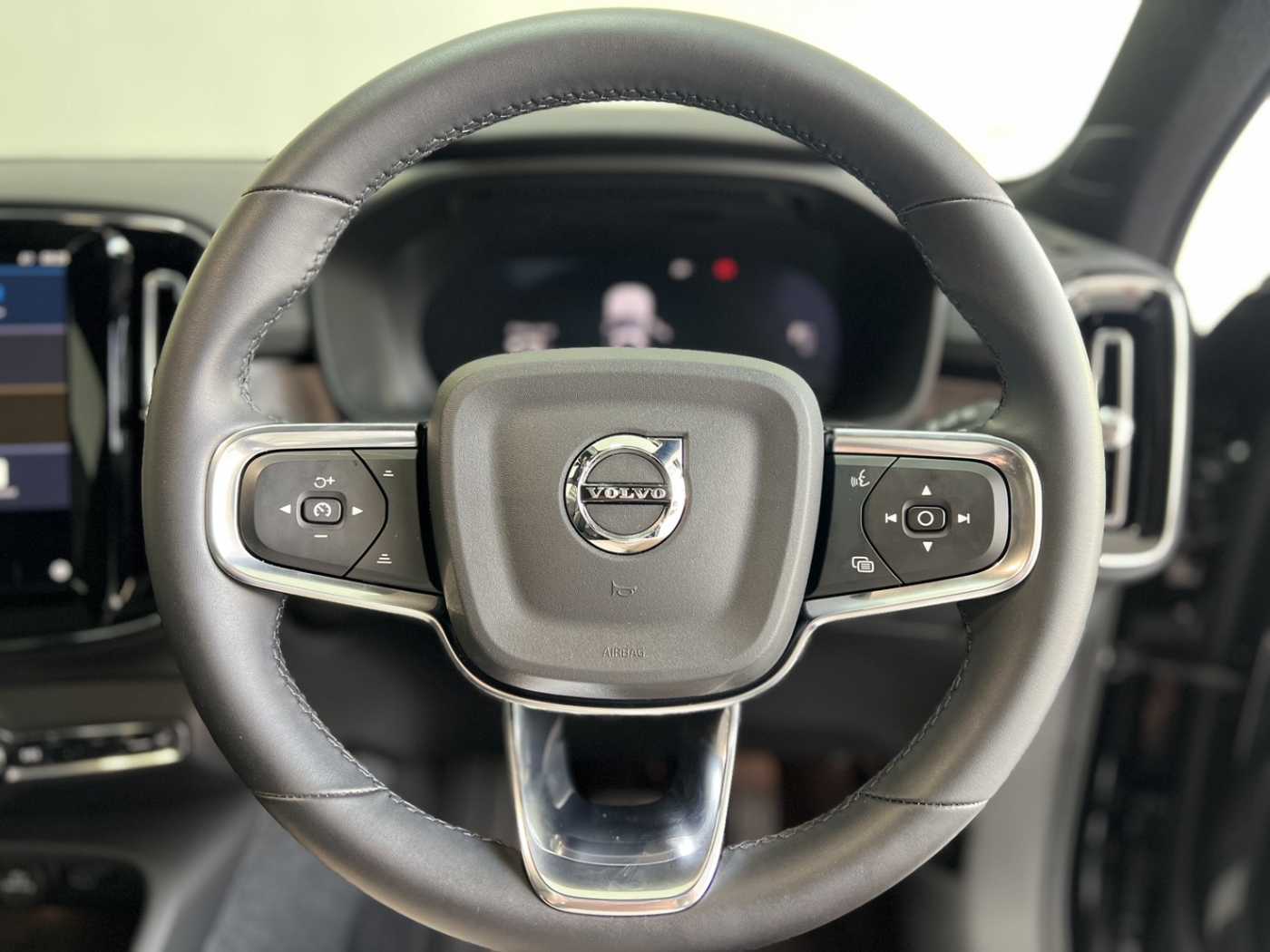 Volvo  Ultra - Twin Motor