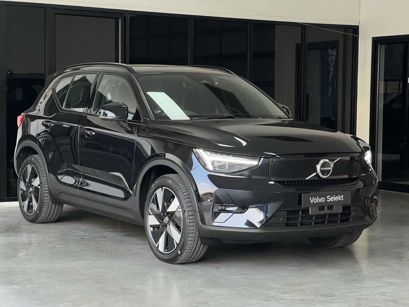 Volvo  Ultra - Twin Motor