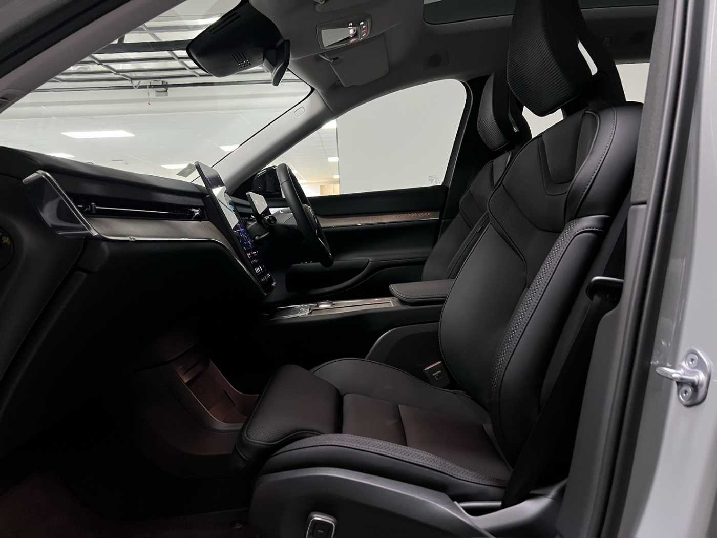 Volvo  Ultra - Twin Performance 6 seats