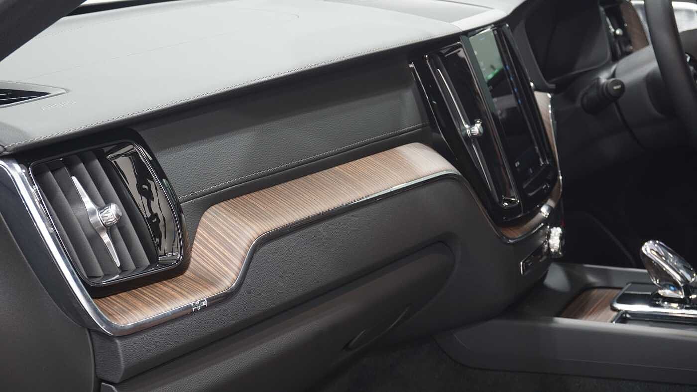 Volvo  XC60 Recharge Ultimate T8 Plug-in Hybrid Bright MY23 (460hp)